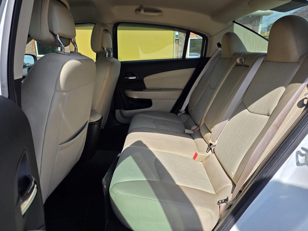Chrysler 200 4dr Sdn Touring 2013