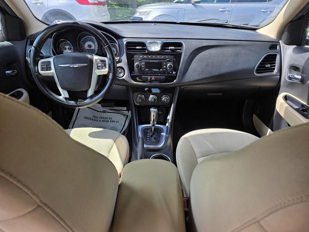 Chrysler 200 4dr Sdn Touring 2013