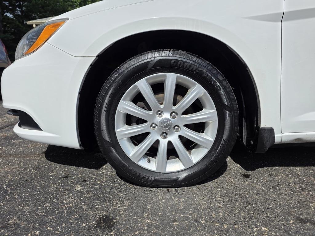 Chrysler 200 4dr Sdn Touring 2013