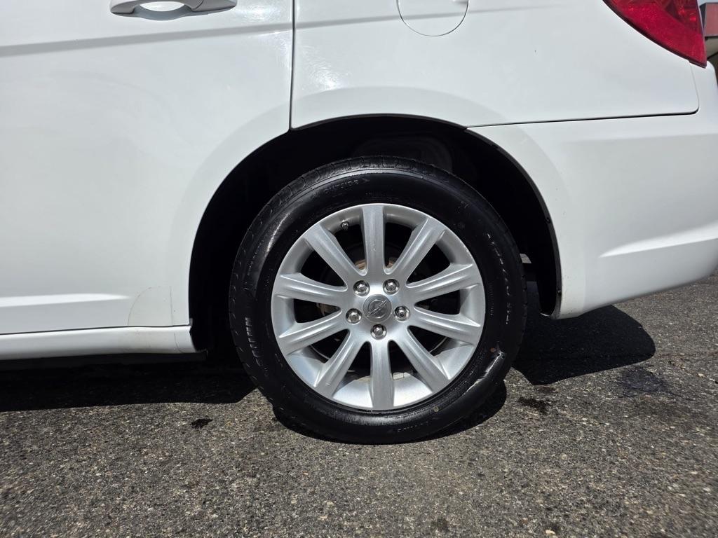 Chrysler 200 4dr Sdn Touring 2013