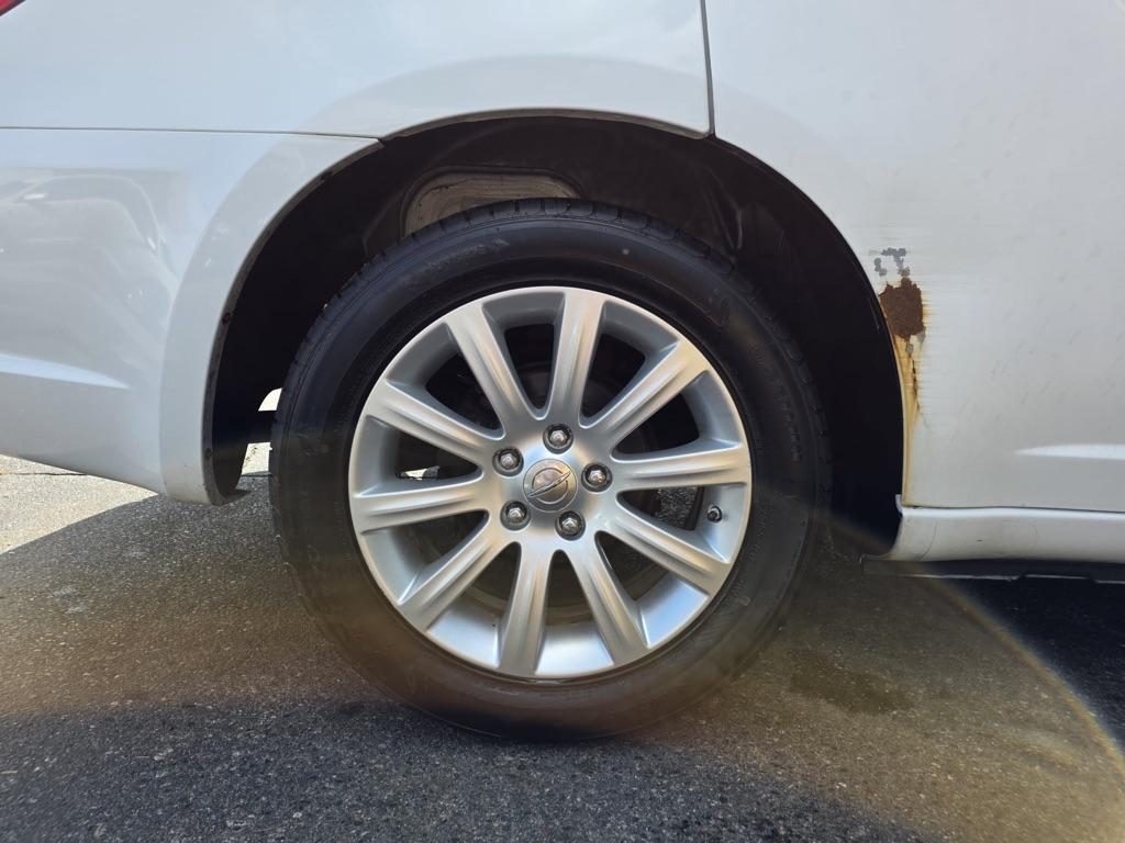 Chrysler 200 4dr Sdn Touring 2013