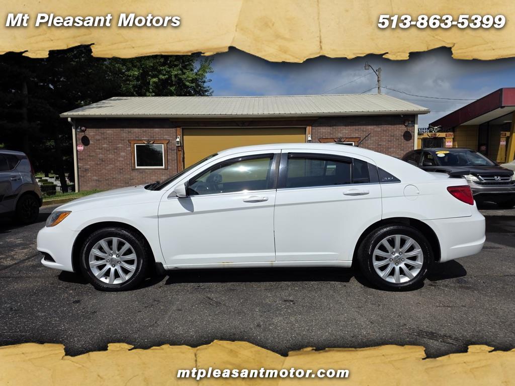 Chrysler 200 4dr Sdn Touring 2013
