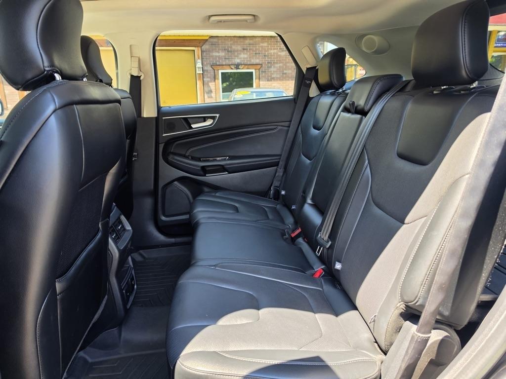Ford Edge 4dr Titanium AWD 2016