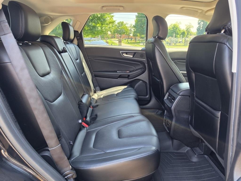 Ford Edge 4dr Titanium AWD 2016