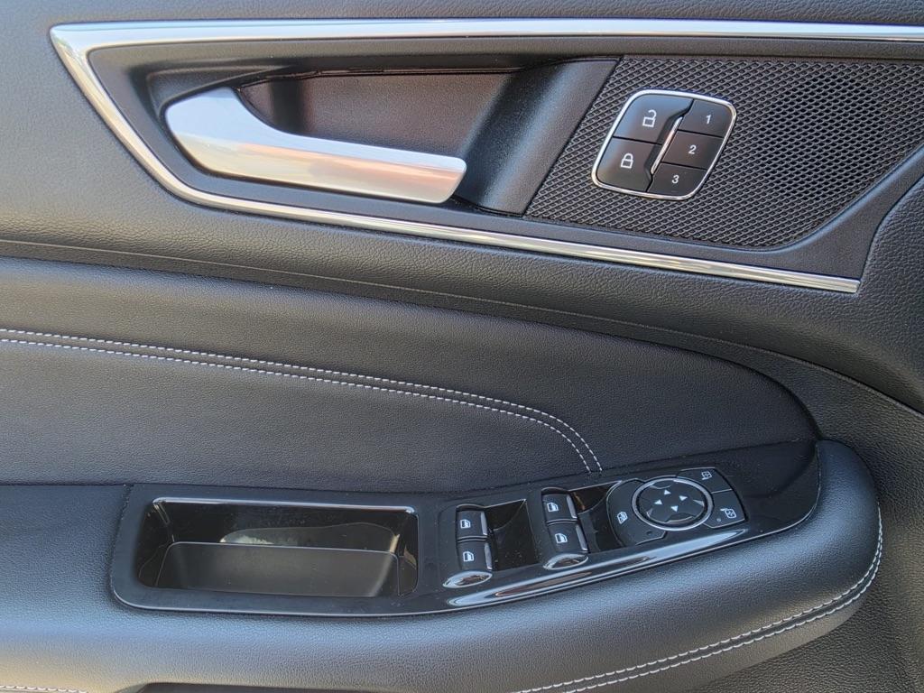 Ford Edge 4dr Titanium AWD 2016