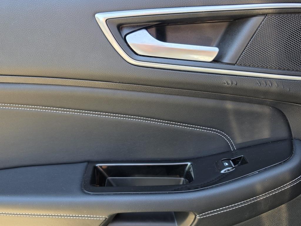Ford Edge 4dr Titanium AWD 2016