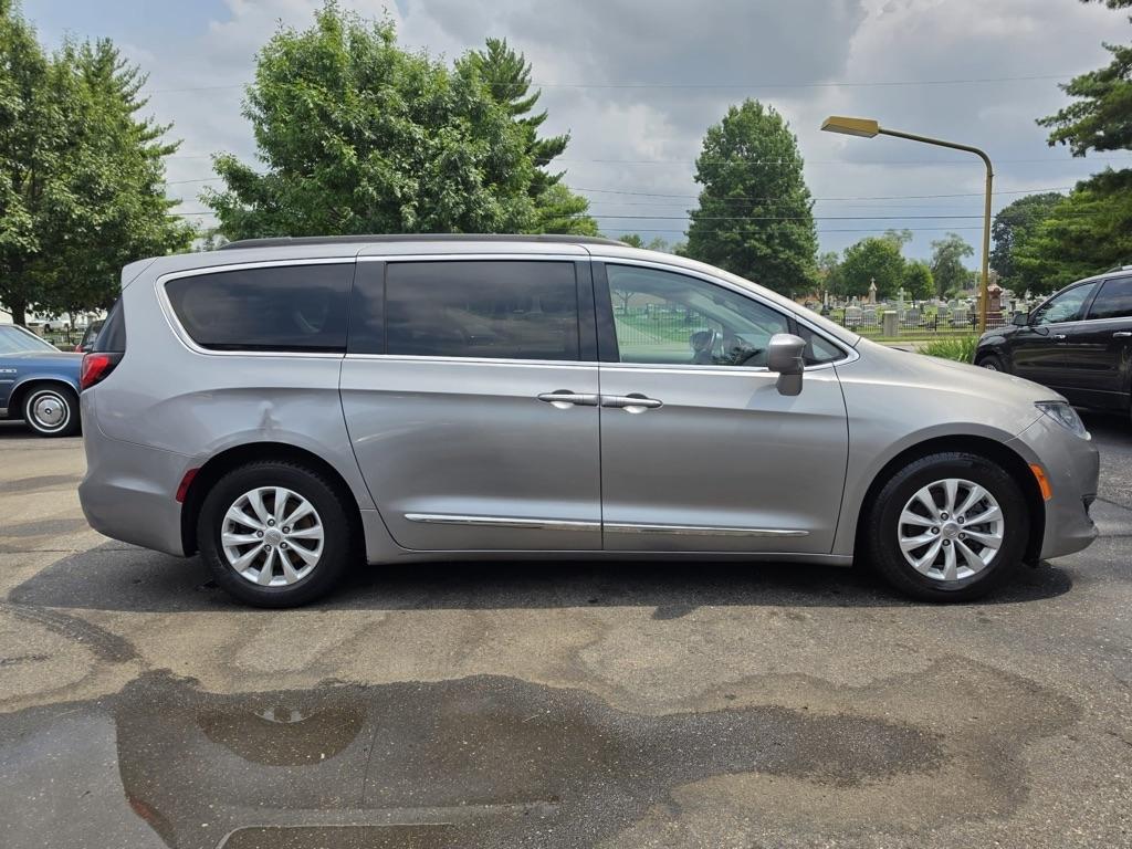 Chrysler Pacifica Touring-L FWD 2017