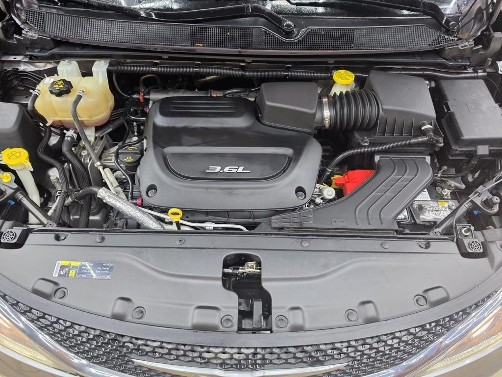 Chrysler Pacifica Touring-L FWD 2017