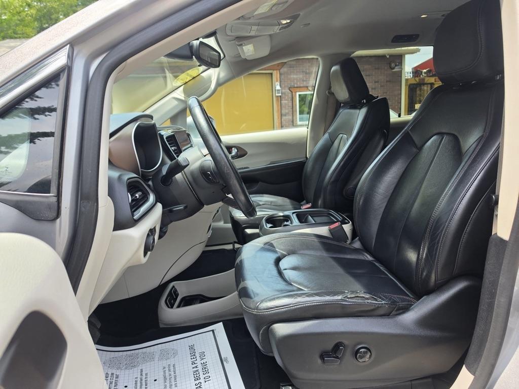 Chrysler Pacifica Touring-L FWD 2017