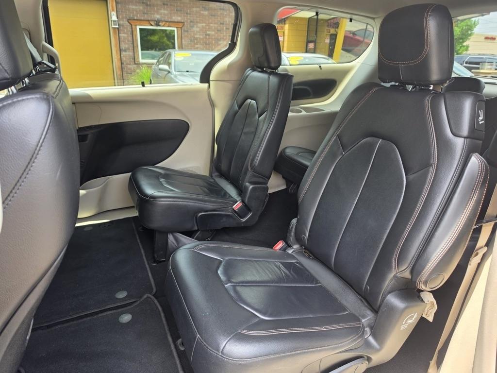 Chrysler Pacifica Touring-L FWD 2017