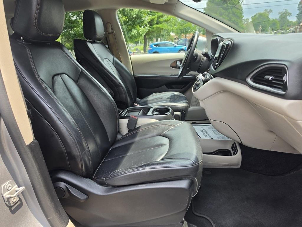 Chrysler Pacifica Touring-L FWD 2017
