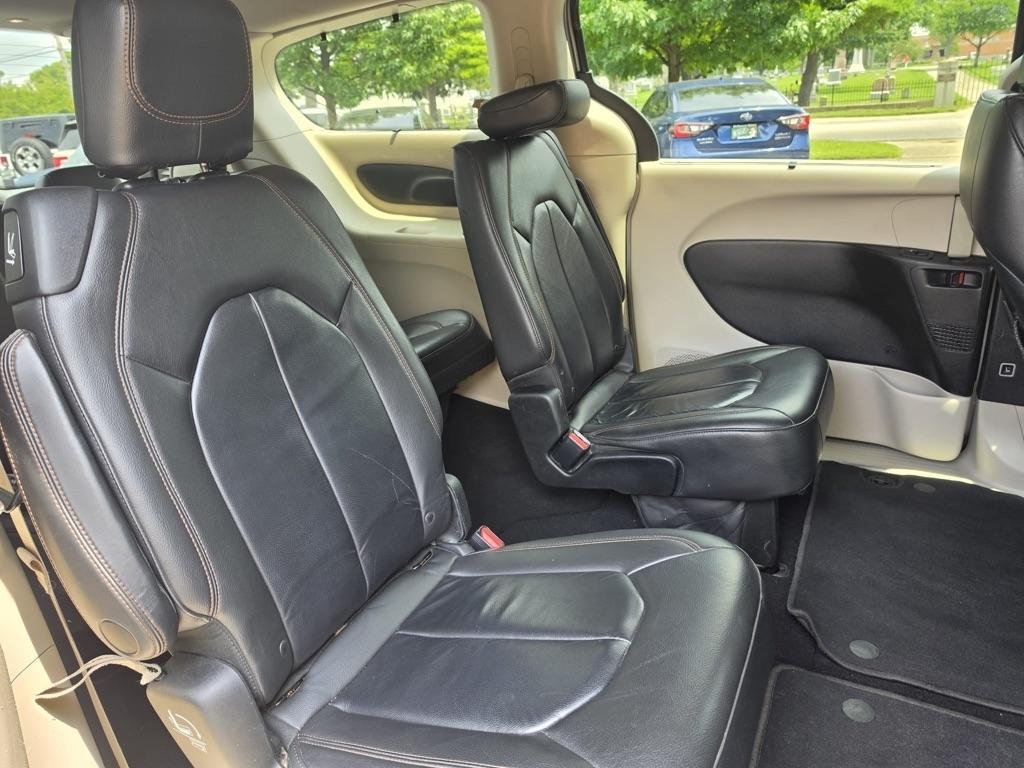 Chrysler Pacifica Touring-L FWD 2017