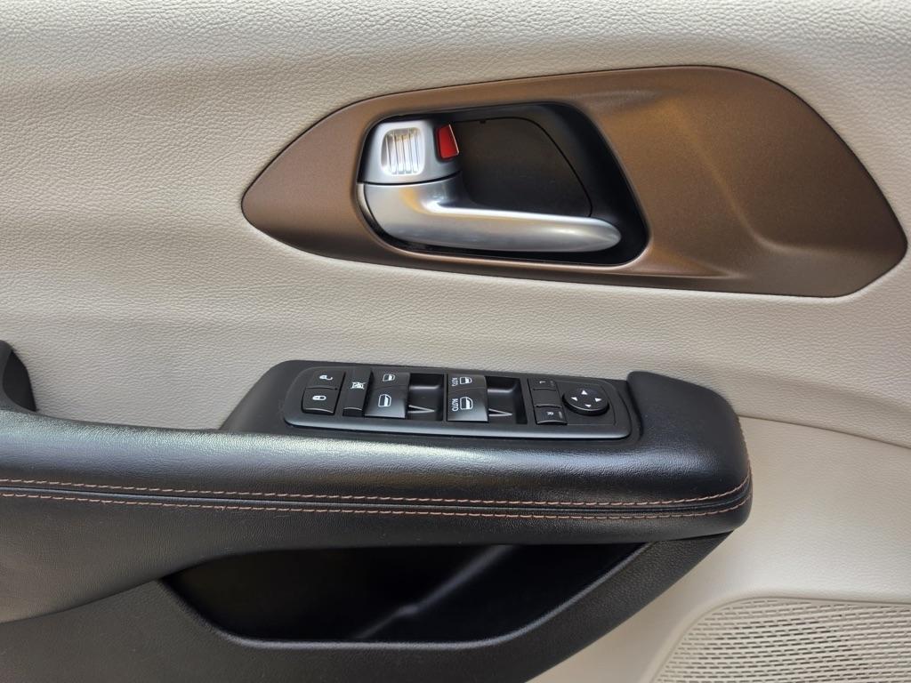 Chrysler Pacifica Touring-L FWD 2017