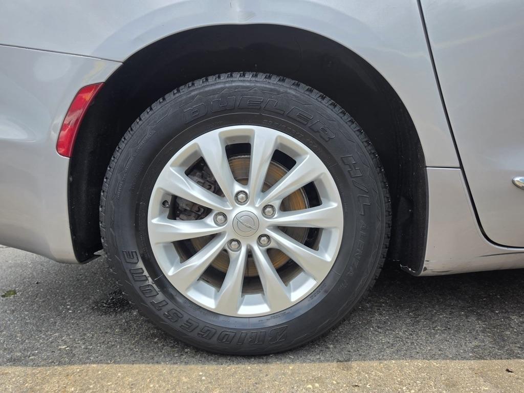 Chrysler Pacifica Touring-L FWD 2017