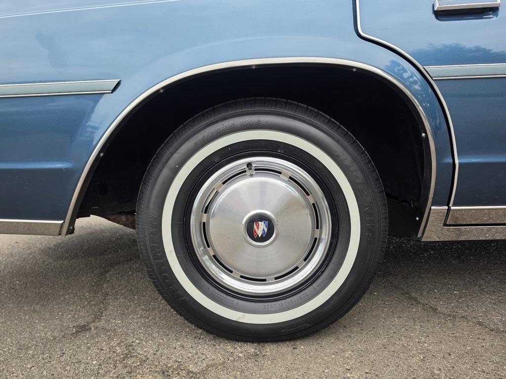 Buick LeSabre Custom 4D Sedan 1977