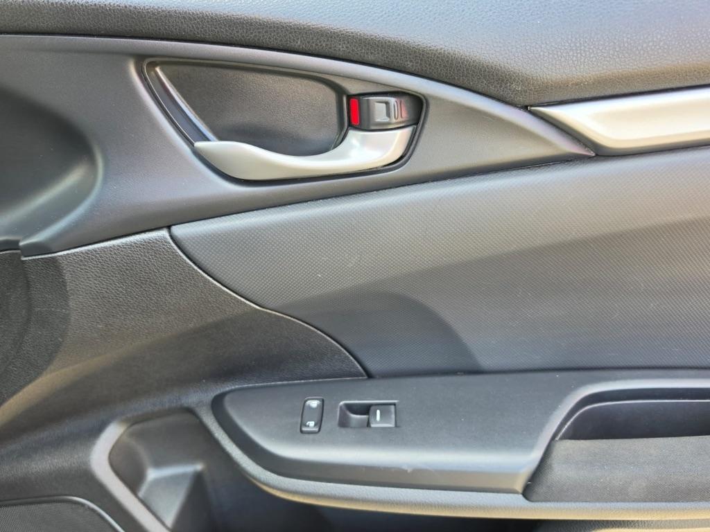 Honda Civic Hatchback LX CVT 2021