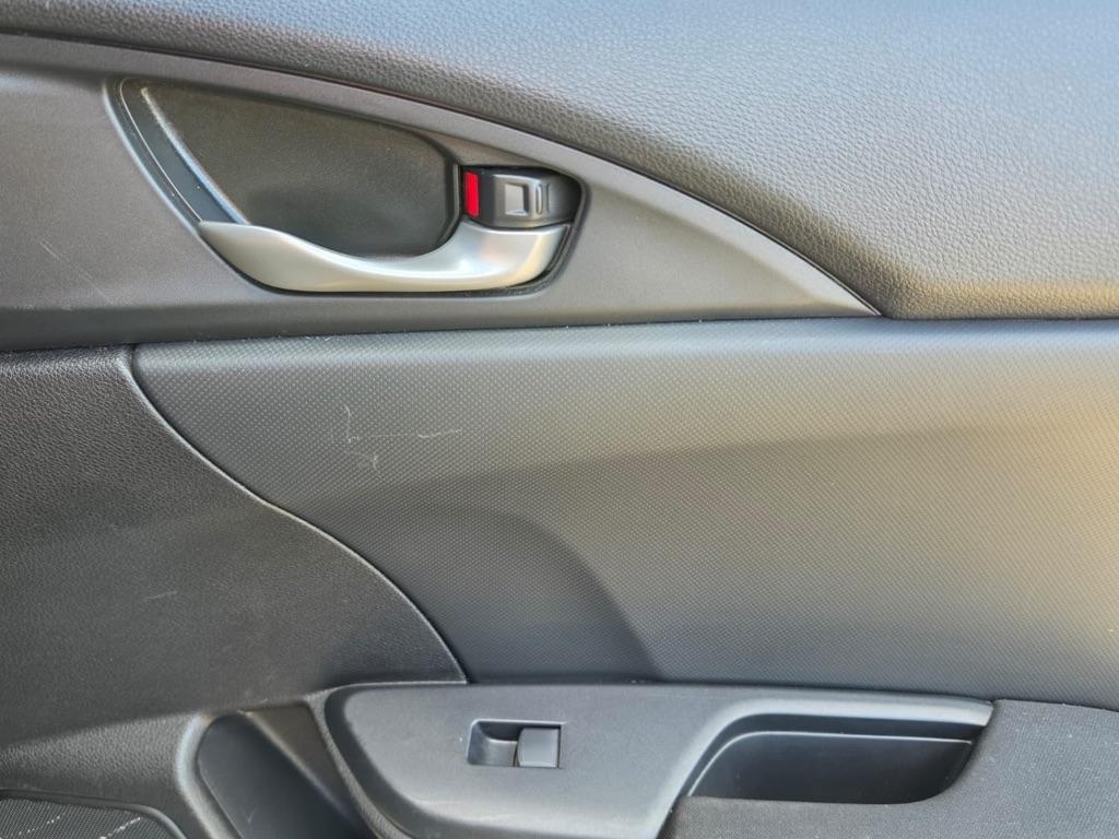 Honda Civic Hatchback LX CVT 2021