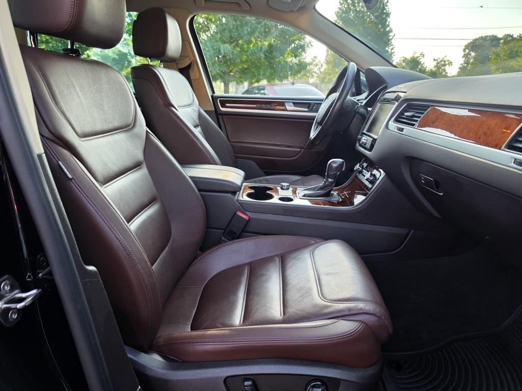 Volkswagen Touareg 4dr TDI Sport w/Nav 2014