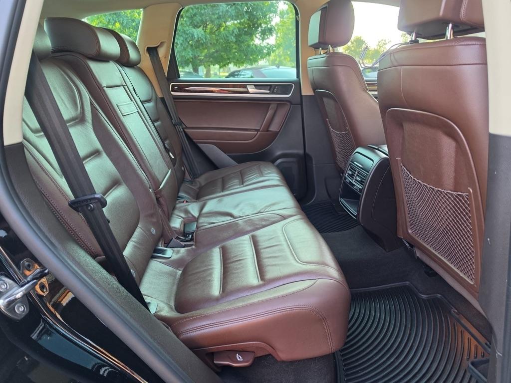 Volkswagen Touareg 4dr TDI Sport w/Nav 2014
