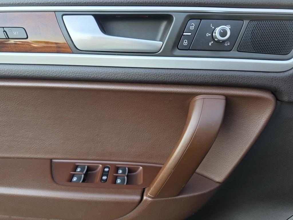 Volkswagen Touareg 4dr TDI Sport w/Nav 2014
