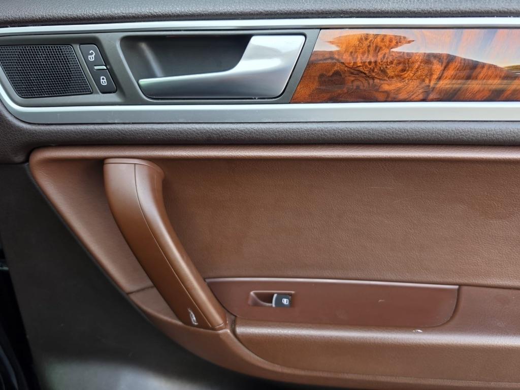 Volkswagen Touareg 4dr TDI Sport w/Nav 2014