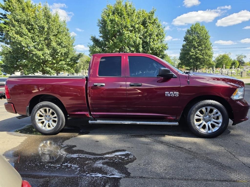 RAM 1500 Express 4x2 Quad Cab 6'4" Box 2017
