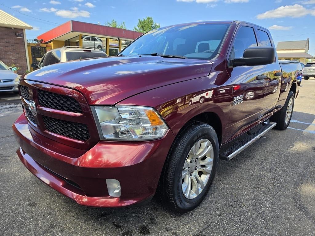 RAM 1500 Express 4x2 Quad Cab 6'4" Box 2017