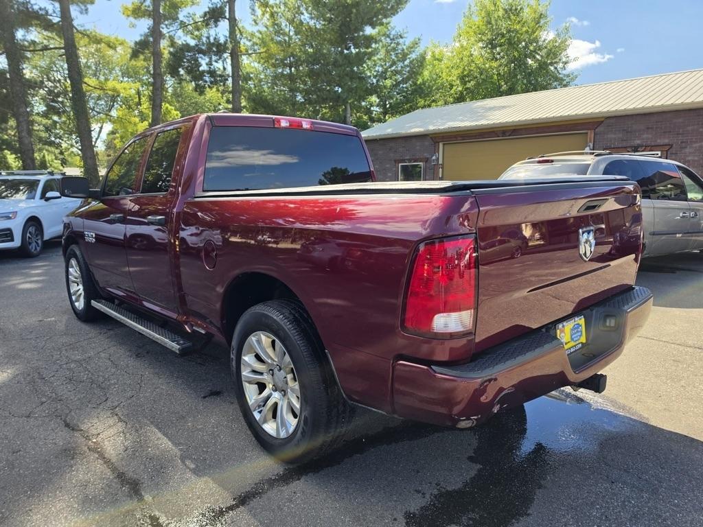 RAM 1500 Express 4x2 Quad Cab 6'4" Box 2017