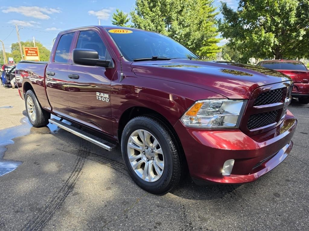 RAM 1500 Express 4x2 Quad Cab 6'4" Box 2017
