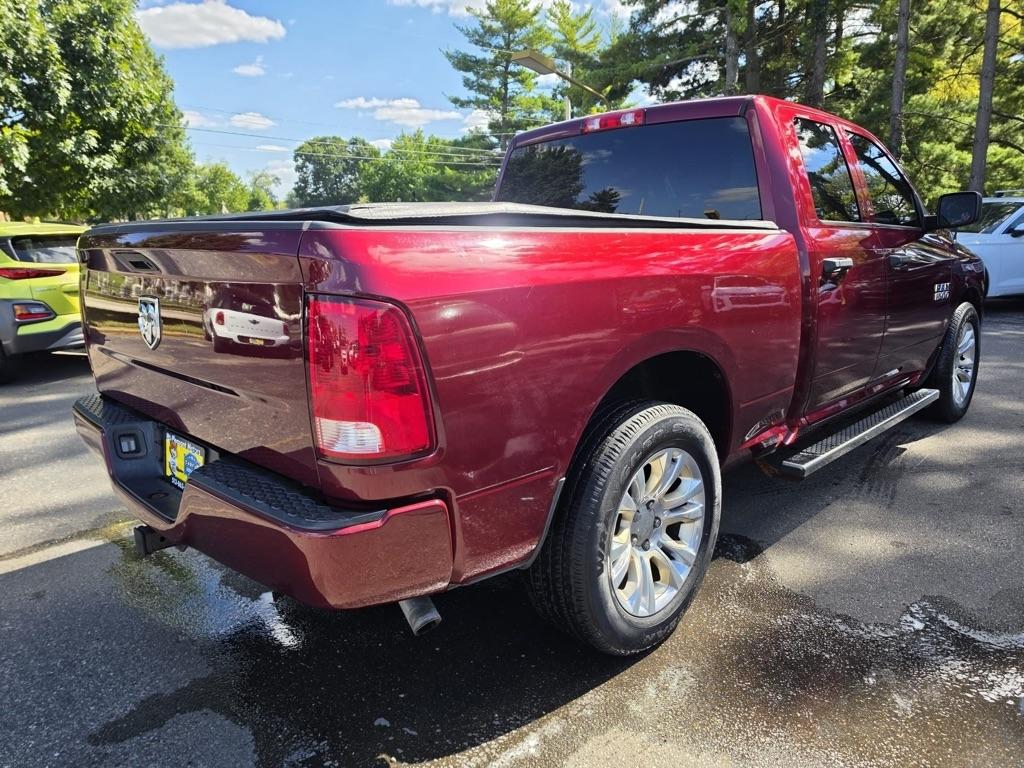 RAM 1500 Express 4x2 Quad Cab 6'4" Box 2017