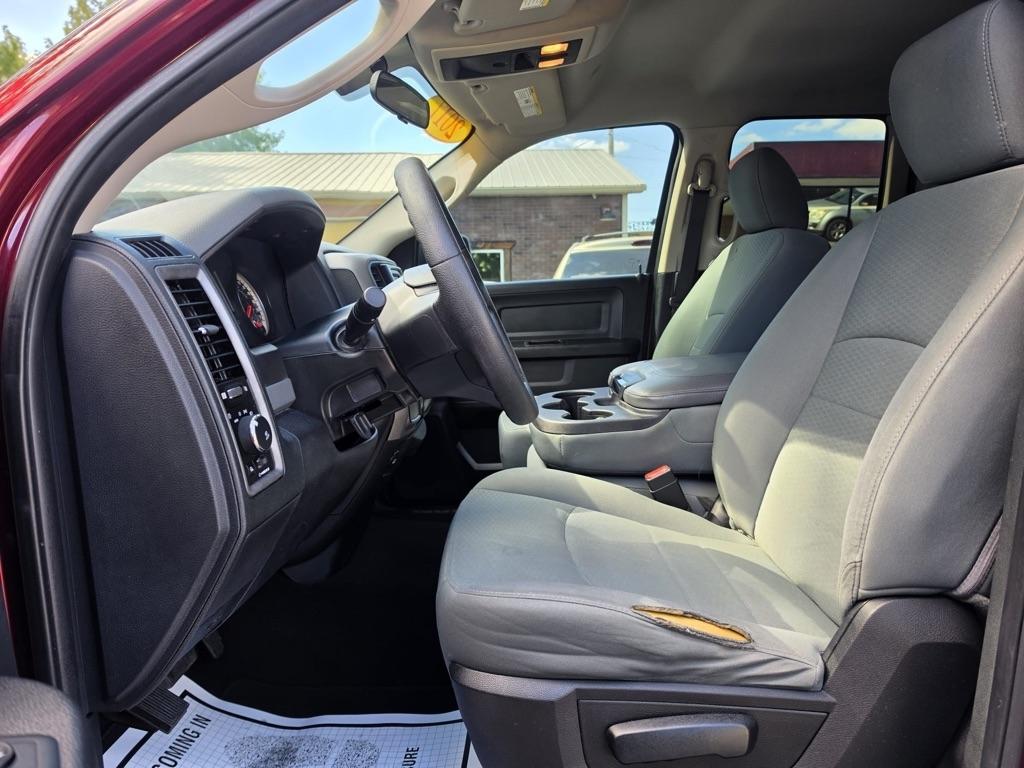 RAM 1500 Express 4x2 Quad Cab 6'4" Box 2017