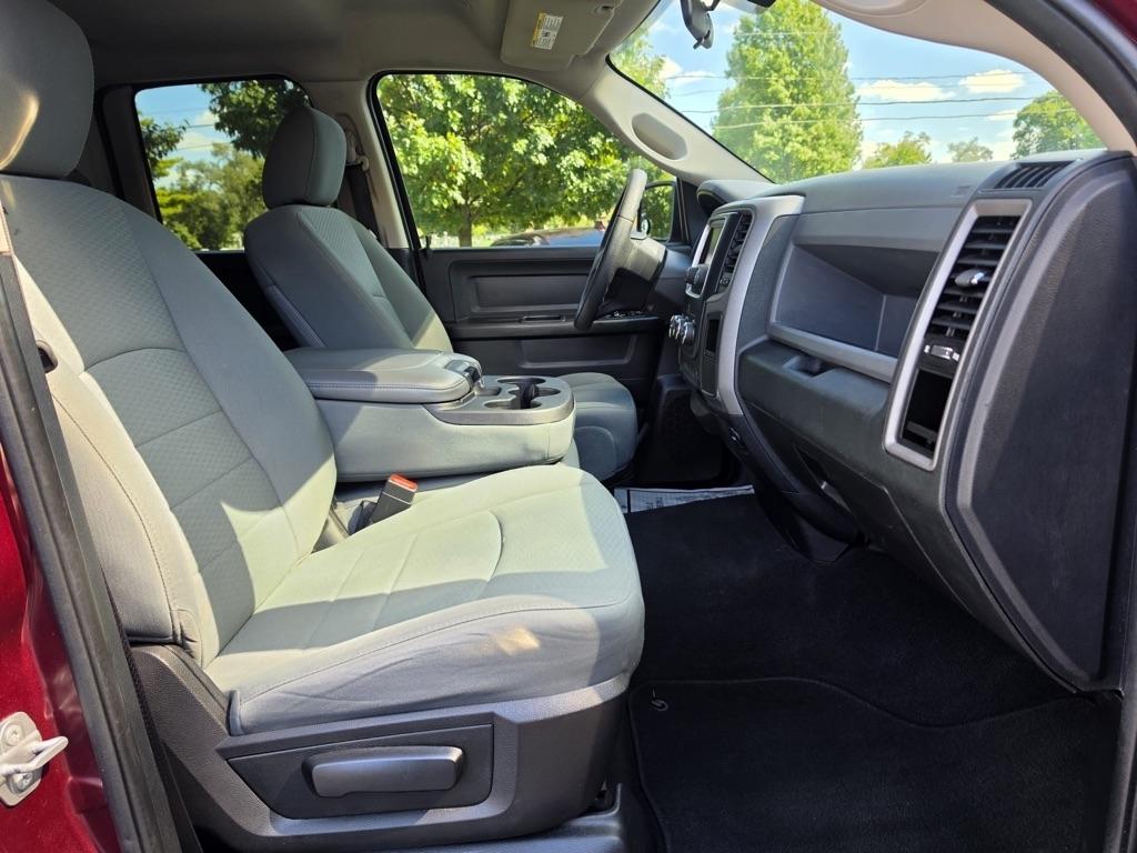 RAM 1500 Express 4x2 Quad Cab 6'4" Box 2017