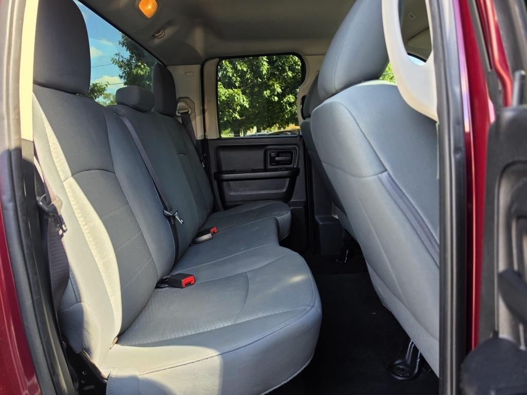 RAM 1500 Express 4x2 Quad Cab 6'4" Box 2017