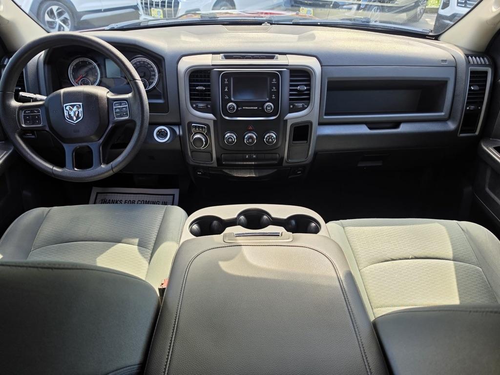 RAM 1500 Express 4x2 Quad Cab 6'4" Box 2017