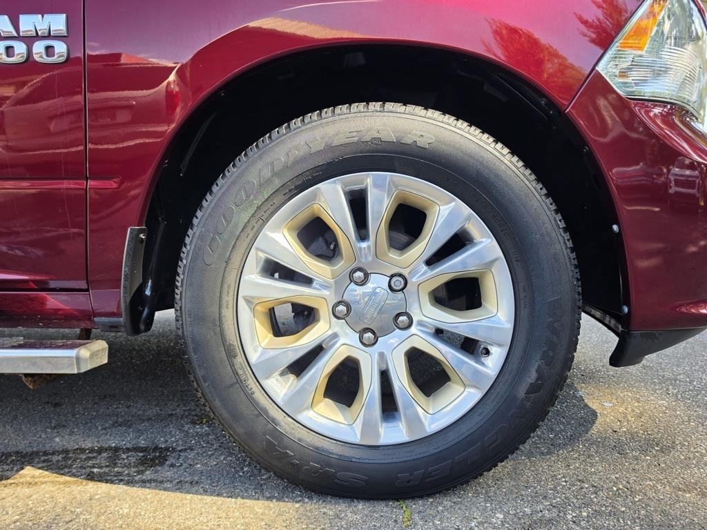 RAM 1500 Express 4x2 Quad Cab 6'4" Box 2017