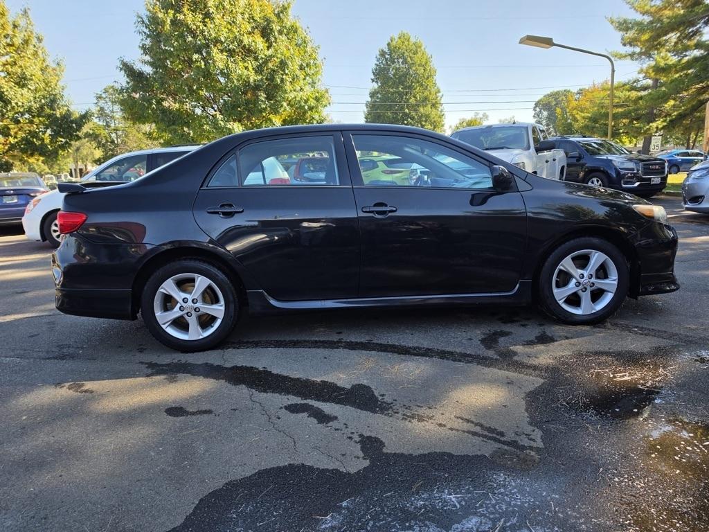 Toyota Corolla 4dr Sdn Man L (Natl) 2012