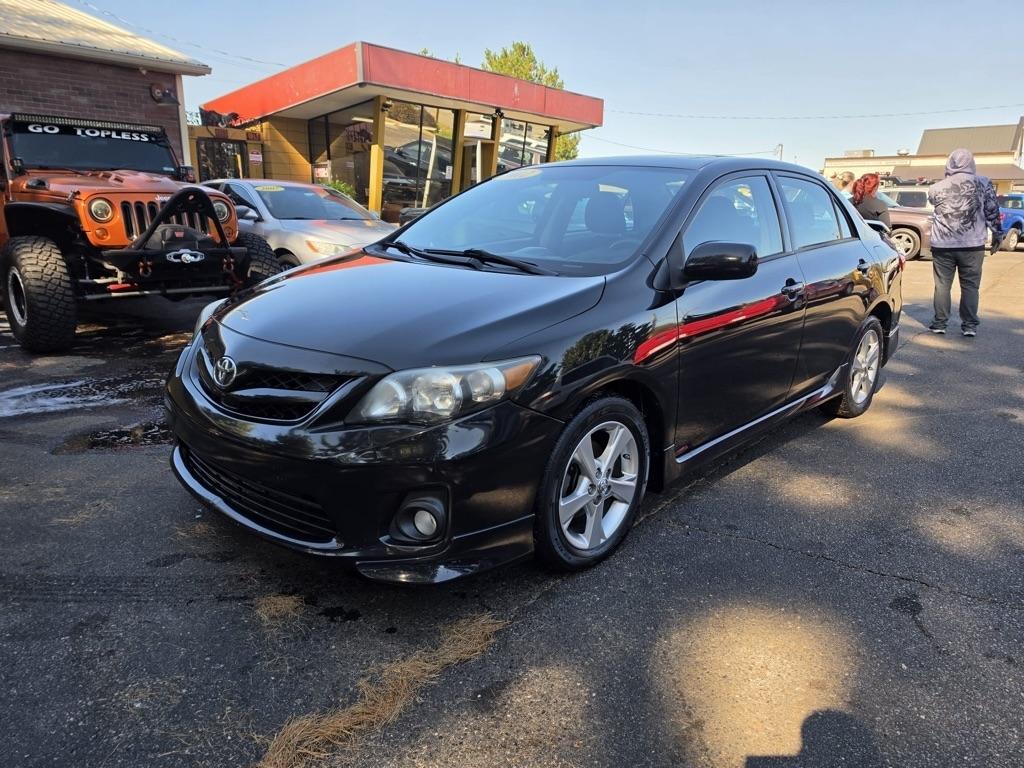 Toyota Corolla 4dr Sdn Man L (Natl) 2012