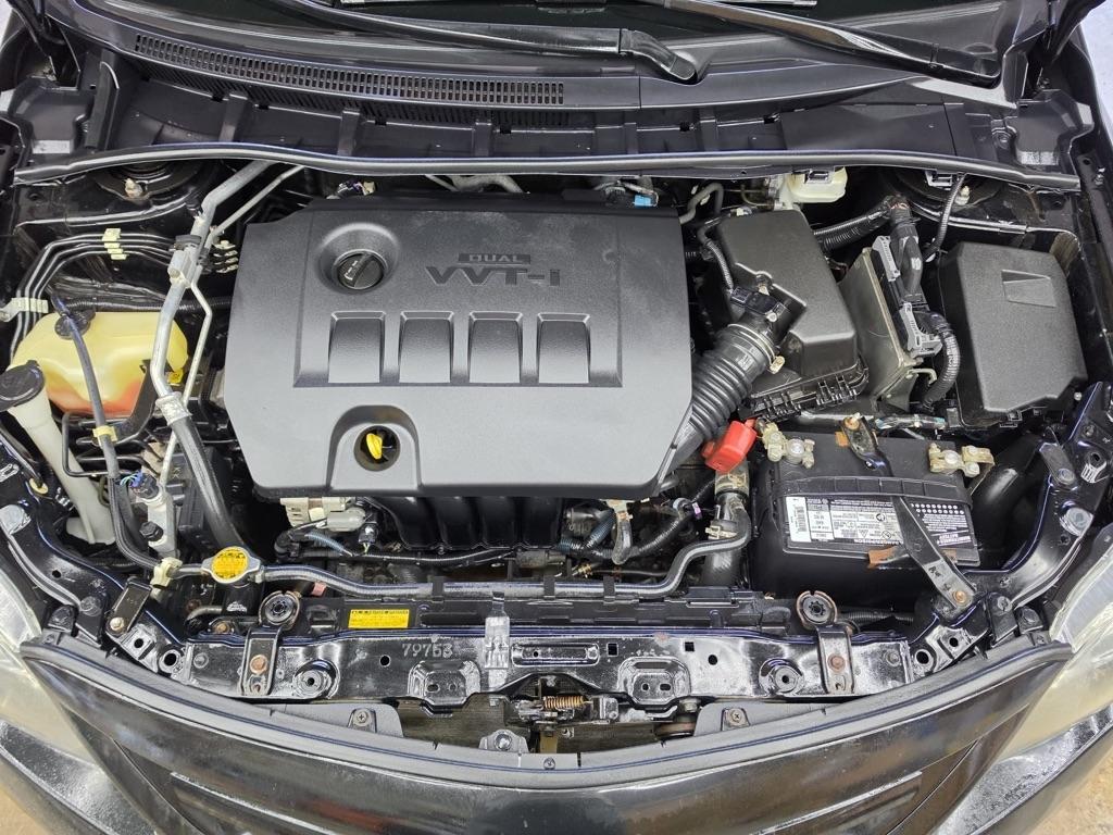 Toyota Corolla 4dr Sdn Man L (Natl) 2012