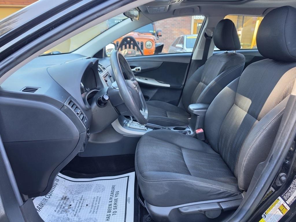 Toyota Corolla 4dr Sdn Man L (Natl) 2012