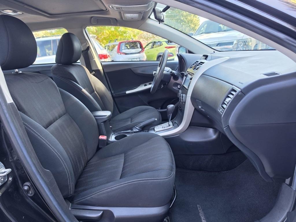 Toyota Corolla 4dr Sdn Man L (Natl) 2012