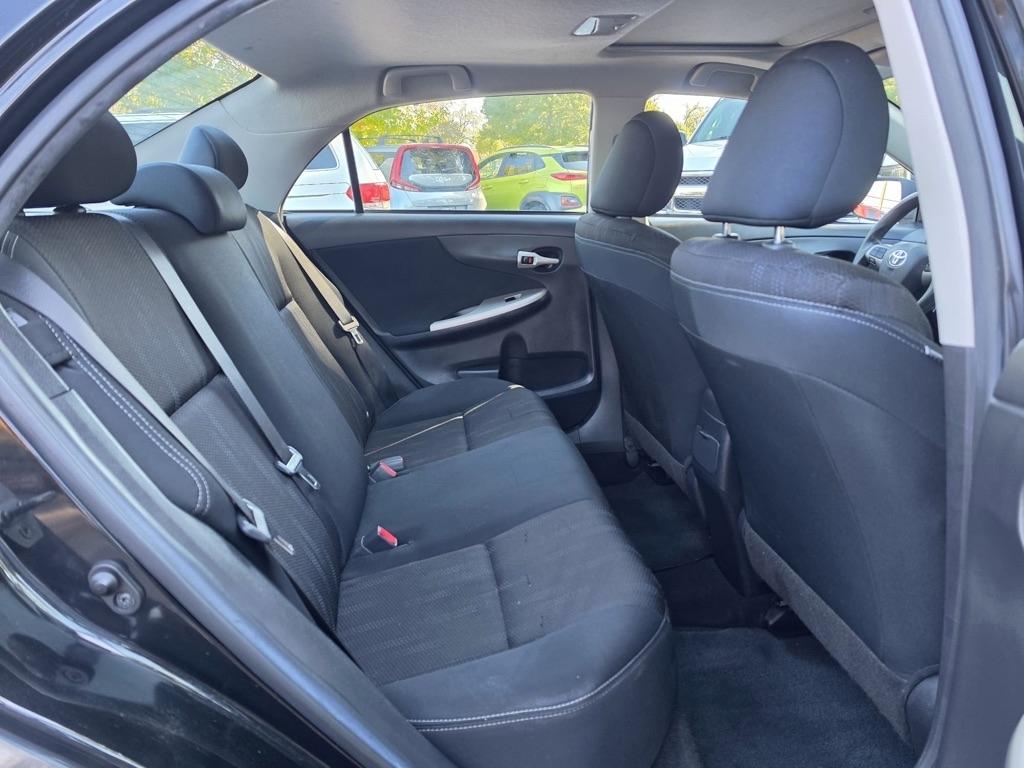 Toyota Corolla 4dr Sdn Man L (Natl) 2012