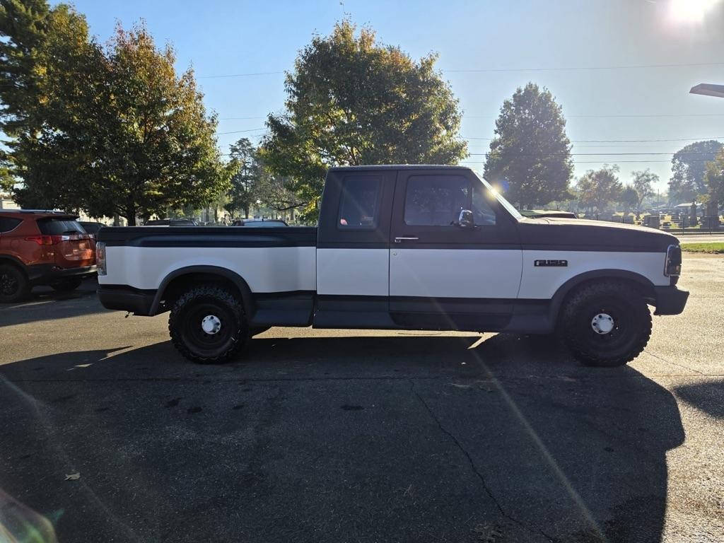 Ford F-150 Supercab 138.8" WB 4WD 1995