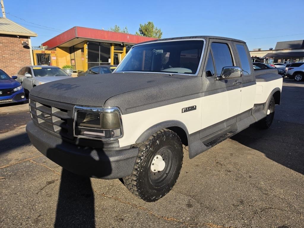 Ford F-150 Supercab 138.8" WB 4WD 1995