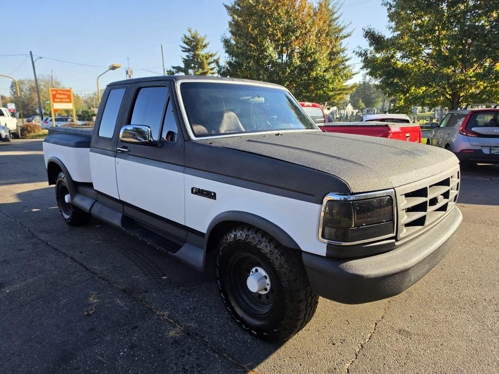 Ford F-150 Supercab 138.8" WB 4WD 1995