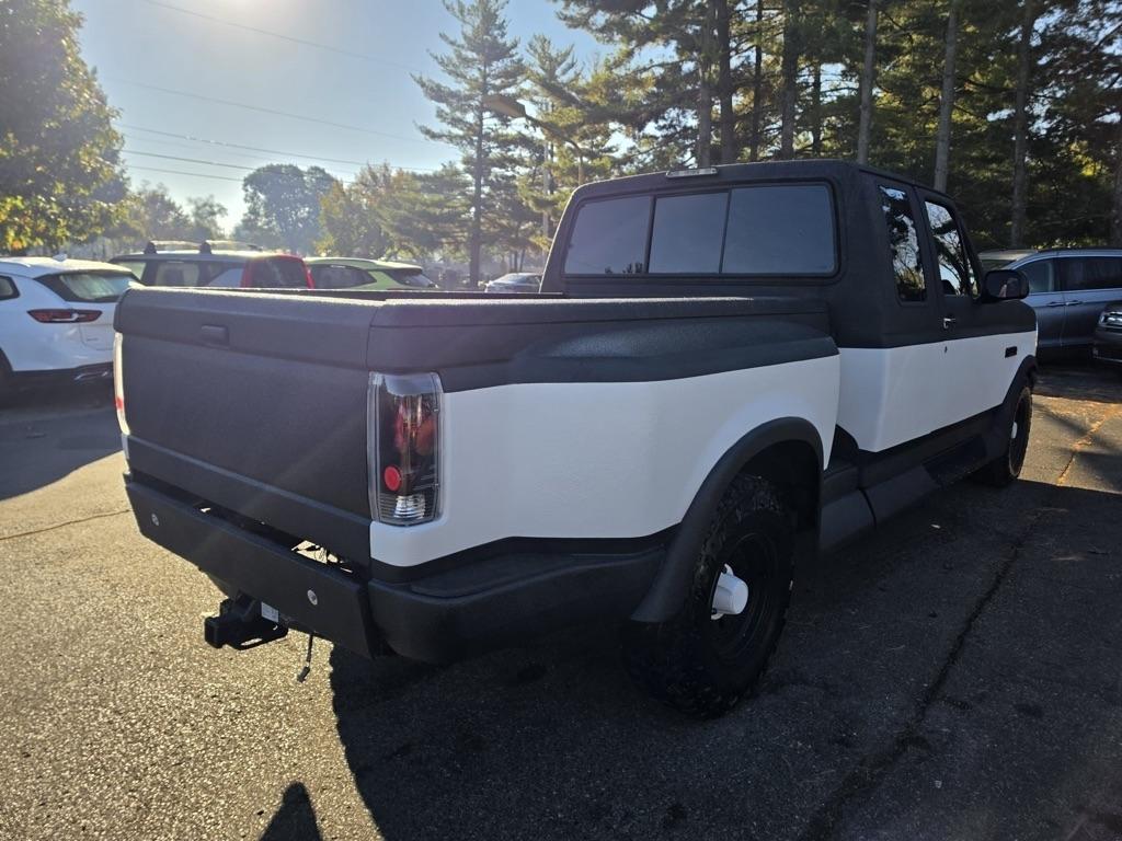 Ford F-150 Supercab 138.8" WB 4WD 1995