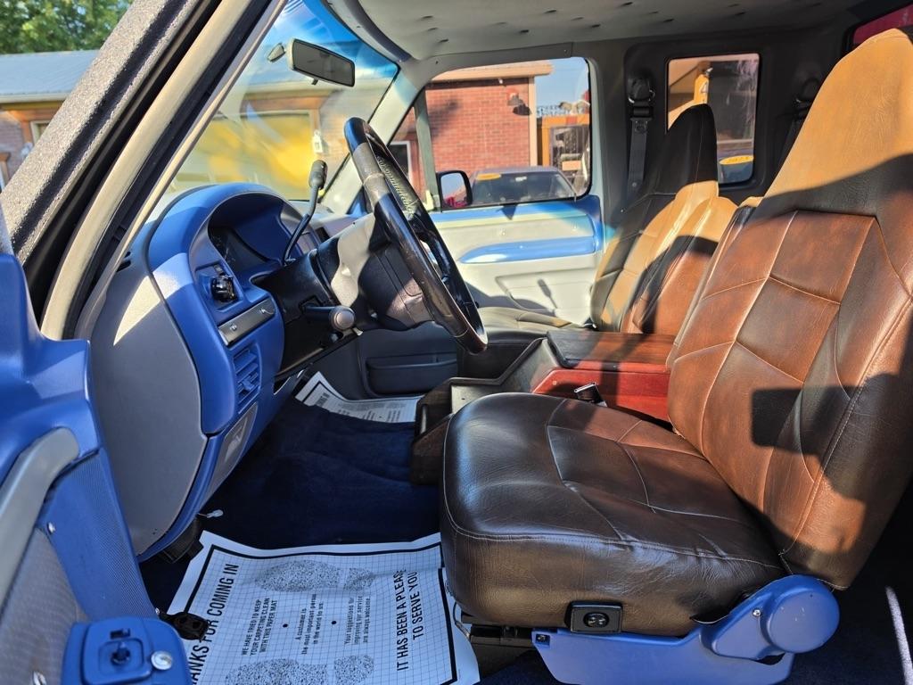 Ford F-150 Supercab 138.8" WB 4WD 1995
