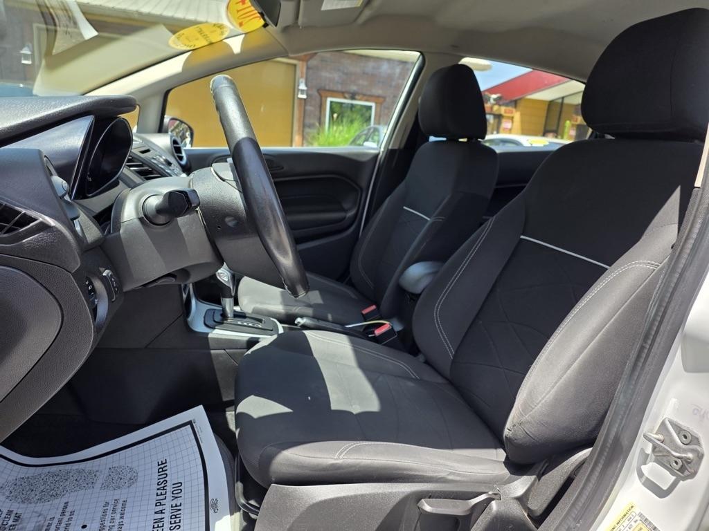 Ford Fiesta 4dr Sdn SE 2014