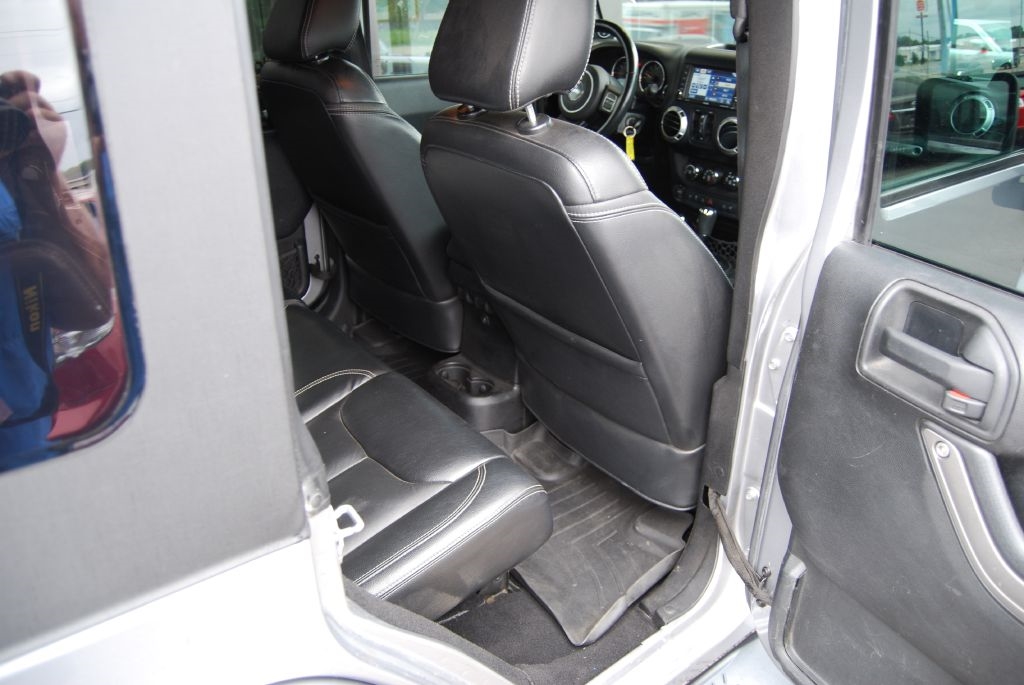 Jeep Wrangler Unlimited Sahara 4WD 2013