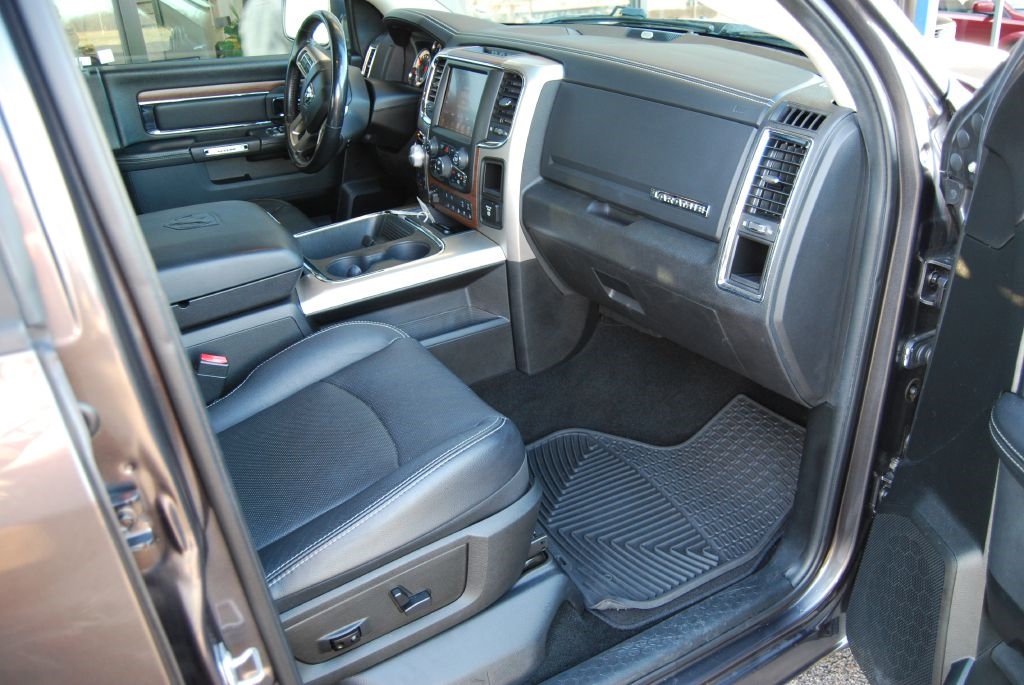 RAM 1500 Laramie Crew Cab SWB 4WD 2016