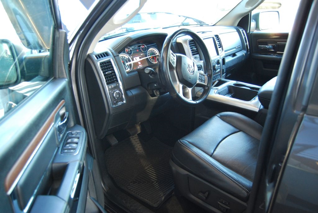 RAM 1500 Laramie Crew Cab SWB 4WD 2016